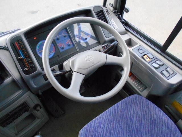 リエッセ マイクロバス 29人乗り スーパーツーリング モケットシート リクライニング機能 自動スライドドア ニーリング機能 ボトルクーラー有 総輪エアサス バックモニター ATシフト リアエンジン(13枚目)