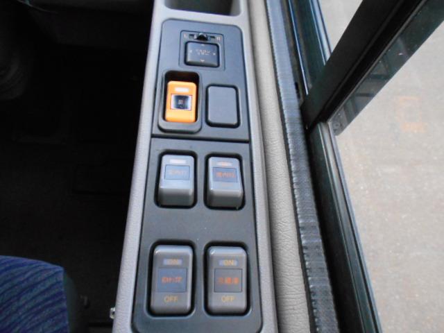 リエッセ マイクロバス 29人乗り スーパーツーリング モケットシート リクライニング機能 自動スライドドア ニーリング機能 ボトルクーラー有 総輪エアサス バックモニター ATシフト リアエンジン(19枚目)