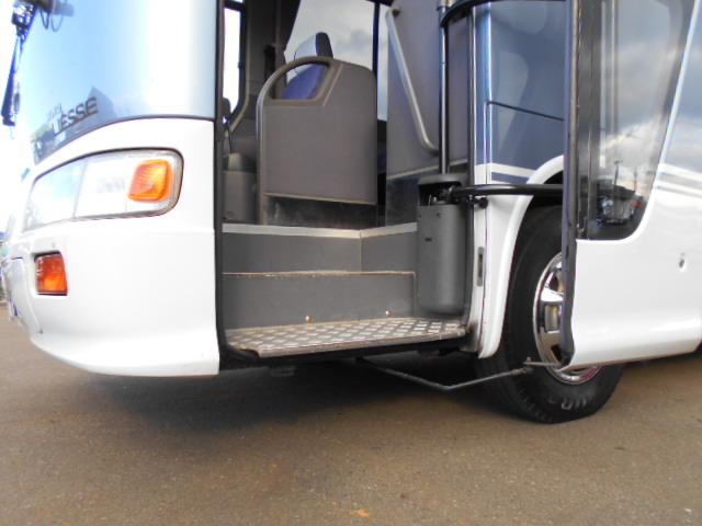 リエッセ マイクロバス 29人乗り スーパーツーリング モケットシート リクライニング機能 自動スライドドア ニーリング機能 ボトルクーラー有 総輪エアサス バックモニター ATシフト リアエンジン(28枚目)