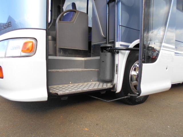 リエッセ マイクロバス 29人乗り スーパーツーリング モケットシート リクライニング機能 自動スライドドア ニーリング機能 ボトルクーラー有 総輪エアサス バックモニター ATシフト リアエンジン(31枚目)