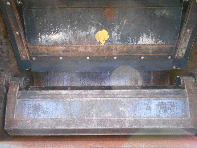 エルフトラック 塵芥車/巻込み式パッカー 上物極東製 容量4.4立米 連続スイッチ 汚水タンク 走行15.7万km 6速ミッション(25枚目)