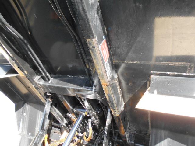 エルフトラック 塵芥車/巻込み式パッカー 上物極東製 容量4.4立米 連続スイッチ 汚水タンク 走行15.7万km 6速ミッション(29枚目)