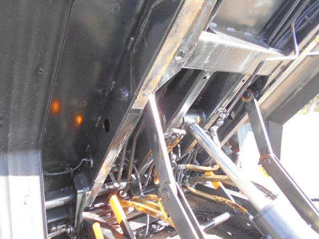 エルフトラック 塵芥車/巻込み式パッカー 上物極東製 容量4.4立米 連続スイッチ 汚水タンク 走行15.7万km 6速ミッション(31枚目)