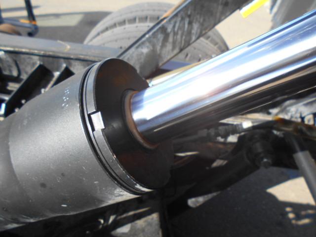 エルフトラック 塵芥車/巻込み式パッカー 上物極東製 容量4.4立米 連続スイッチ 汚水タンク 走行15.7万km 6速ミッション(33枚目)