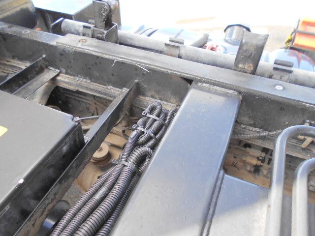 エルフトラック 塵芥車/巻込み式パッカー 上物極東製 容量4.4立米 連続スイッチ 汚水タンク 走行15.7万km 6速ミッション(66枚目)