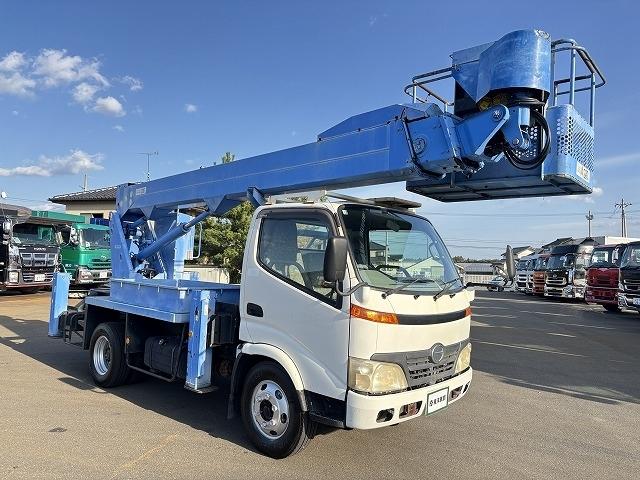 デュトロ 　高所作業車　上物アイチ製　上物型式ＳＫ１７Ａ　地上高１７．１ｍ　Ｈ型ジャッキ　鉄バケット　首振りバケット　アワーメーター２２５７ｈ　走行２．６万ｋｍ　５速ミッション（2枚目）