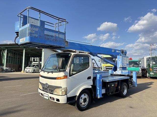 デュトロ 　高所作業車　上物アイチ製　上物型式ＳＫ１７Ａ　地上高１７．１ｍ　Ｈ型ジャッキ　鉄バケット　首振りバケット　アワーメーター２２５７ｈ　走行２．６万ｋｍ　５速ミッション（3枚目）