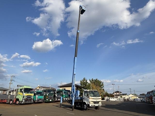 デュトロ 　高所作業車　上物アイチ製　上物型式ＳＫ１７Ａ　地上高１７．１ｍ　Ｈ型ジャッキ　鉄バケット　首振りバケット　アワーメーター２２５７ｈ　走行２．６万ｋｍ　５速ミッション（8枚目）