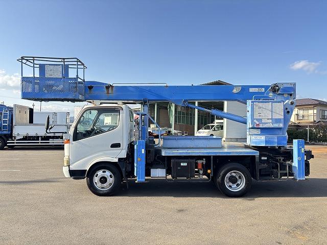 デュトロ 　高所作業車　上物アイチ製　上物型式ＳＫ１７Ａ　地上高１７．１ｍ　Ｈ型ジャッキ　鉄バケット　首振りバケット　アワーメーター２２５７ｈ　走行２．６万ｋｍ　５速ミッション（11枚目）