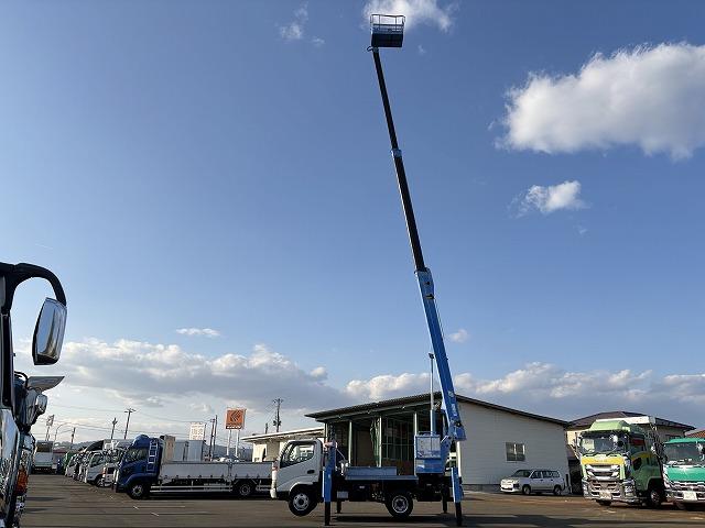 デュトロ 　高所作業車　上物アイチ製　上物型式ＳＫ１７Ａ　地上高１７．１ｍ　Ｈ型ジャッキ　鉄バケット　首振りバケット　アワーメーター２２５７ｈ　走行２．６万ｋｍ　５速ミッション（12枚目）