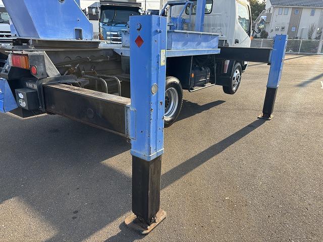 デュトロ 　高所作業車　上物アイチ製　上物型式ＳＫ１７Ａ　地上高１７．１ｍ　Ｈ型ジャッキ　鉄バケット　首振りバケット　アワーメーター２２５７ｈ　走行２．６万ｋｍ　５速ミッション（38枚目）