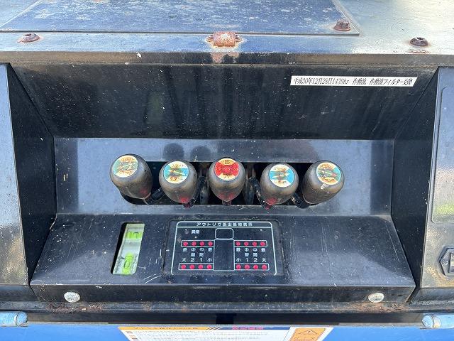 デュトロ 　高所作業車　上物アイチ製　上物型式ＳＫ１７Ａ　地上高１７．１ｍ　Ｈ型ジャッキ　鉄バケット　首振りバケット　アワーメーター２２５７ｈ　走行２．６万ｋｍ　５速ミッション（40枚目）