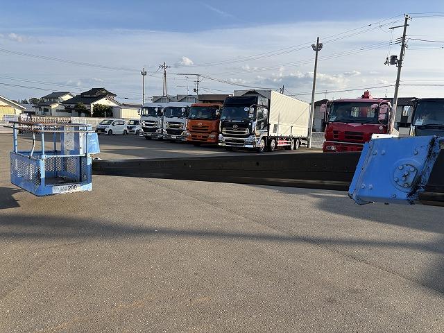 デュトロ 　高所作業車　上物アイチ製　上物型式ＳＫ１７Ａ　地上高１７．１ｍ　Ｈ型ジャッキ　鉄バケット　首振りバケット　アワーメーター２２５７ｈ　走行２．６万ｋｍ　５速ミッション（48枚目）