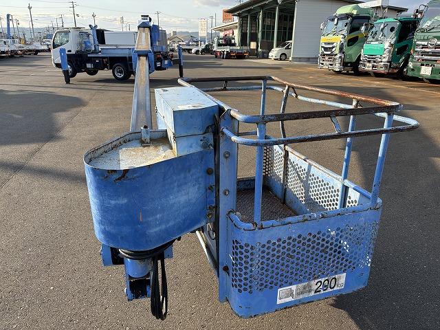 デュトロ 　高所作業車　上物アイチ製　上物型式ＳＫ１７Ａ　地上高１７．１ｍ　Ｈ型ジャッキ　鉄バケット　首振りバケット　アワーメーター２２５７ｈ　走行２．６万ｋｍ　５速ミッション（49枚目）