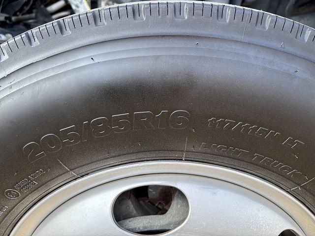 デュトロ 　高所作業車　上物アイチ製　上物型式ＳＫ１７Ａ　地上高１７．１ｍ　Ｈ型ジャッキ　鉄バケット　首振りバケット　アワーメーター２２５７ｈ　走行２．６万ｋｍ　５速ミッション（65枚目）