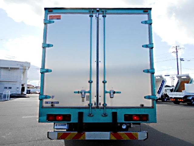 ヒノレンジャー 　冷蔵冷凍ウイング　上物東プレ製　－３０℃設定　積載２．３ｔ　ワイドボディ　荷台寸法６２２×２３８×２２０　荷台床アルミ縞板　ラッシングレール２段　内フック５対　アオリ開閉サポート　走行６６万ｋｍ（9枚目）