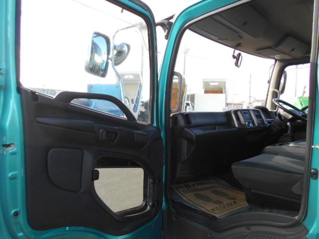 ヒノレンジャー 　冷蔵冷凍ウイング　上物東プレ製　－３０℃設定　積載２．３ｔ　ワイドボディ　荷台寸法６２２×２３８×２２０　荷台床アルミ縞板　ラッシングレール２段　内フック５対　アオリ開閉サポート　走行６６万ｋｍ（15枚目）