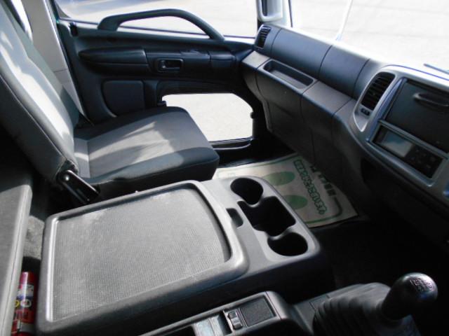 ヒノレンジャー 　冷蔵冷凍ウイング　上物東プレ製　－３０℃設定　積載２．３ｔ　ワイドボディ　荷台寸法６２２×２３８×２２０　荷台床アルミ縞板　ラッシングレール２段　内フック５対　アオリ開閉サポート　走行６６万ｋｍ（18枚目）