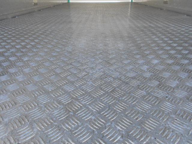 ヒノレンジャー 　冷蔵冷凍ウイング　上物東プレ製　－３０℃設定　積載２．３ｔ　ワイドボディ　荷台寸法６２２×２３８×２２０　荷台床アルミ縞板　ラッシングレール２段　内フック５対　アオリ開閉サポート　走行６６万ｋｍ（25枚目）