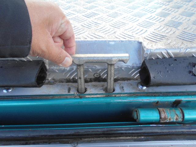 ヒノレンジャー 　冷蔵冷凍ウイング　上物東プレ製　－３０℃設定　積載２．３ｔ　ワイドボディ　荷台寸法６２２×２３８×２２０　荷台床アルミ縞板　ラッシングレール２段　内フック５対　アオリ開閉サポート　走行６６万ｋｍ（31枚目）