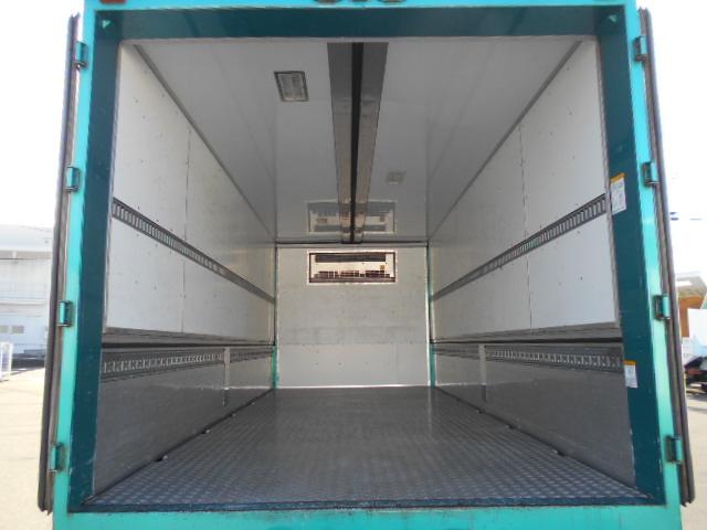 ヒノレンジャー 　冷蔵冷凍ウイング　上物東プレ製　－３０℃設定　積載２．３ｔ　ワイドボディ　荷台寸法６２２×２３８×２２０　荷台床アルミ縞板　ラッシングレール２段　内フック５対　アオリ開閉サポート　走行６６万ｋｍ（34枚目）