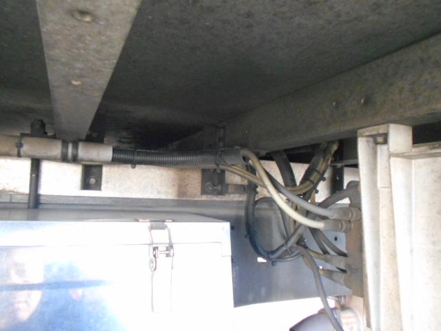 ヒノレンジャー 　冷蔵冷凍ウイング　上物東プレ製　－３０℃設定　積載２．３ｔ　ワイドボディ　荷台寸法６２２×２３８×２２０　荷台床アルミ縞板　ラッシングレール２段　内フック５対　アオリ開閉サポート　走行６６万ｋｍ（66枚目）