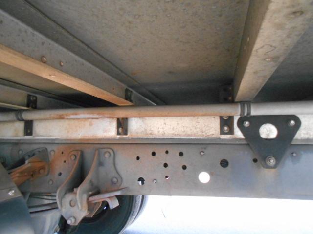 ヒノレンジャー 　冷蔵冷凍ウイング　上物東プレ製　－３０℃設定　積載２．３ｔ　ワイドボディ　荷台寸法６２２×２３８×２２０　荷台床アルミ縞板　ラッシングレール２段　内フック５対　アオリ開閉サポート　走行６６万ｋｍ（68枚目）