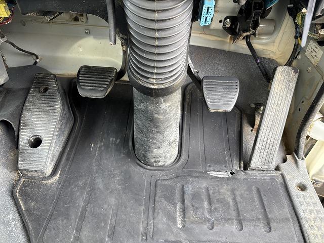 フォワード 　３転ダンプ　上物極東開発製　積載３．４５ｔ　荷台寸法３４１×２０６×３１　右側電動サイドゲート付　コボレーン付　走行７．４万ｋｍ　６速ミッション（22枚目）