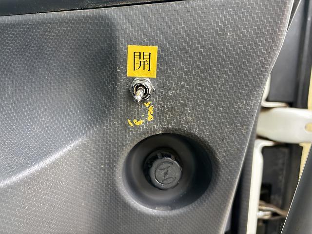 フォワード 　３転ダンプ　上物極東開発製　積載３．４５ｔ　荷台寸法３４１×２０６×３１　右側電動サイドゲート付　コボレーン付　走行７．４万ｋｍ　６速ミッション（23枚目）