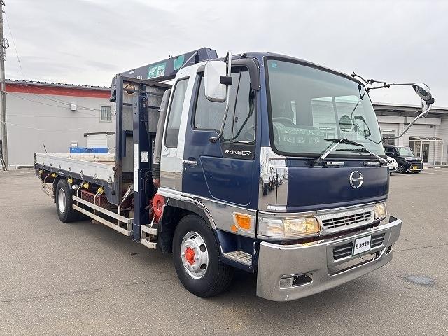 ヒノレンジャー 　クレーン付ハイジャッキ　上物前田製　３段ブーム　２．９ｔ吊り　フックイン　ロングジャッキ　荷台寸法４５９×２１０×１９　荷台床板張り　積載２．５ｔ　フルタイム４ＷＤ♪　生エンジン（2枚目）