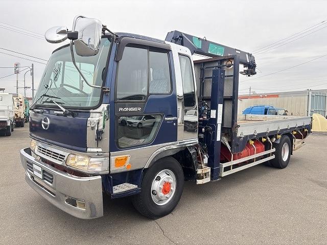 ヒノレンジャー 　クレーン付ハイジャッキ　上物前田製　３段ブーム　２．９ｔ吊り　フックイン　ロングジャッキ　荷台寸法４５９×２１０×１９　荷台床板張り　積載２．５ｔ　フルタイム４ＷＤ♪　生エンジン（3枚目）