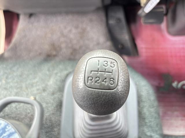 ヒノレンジャー 　クレーン付ハイジャッキ　上物前田製　３段ブーム　２．９ｔ吊り　フックイン　ロングジャッキ　荷台寸法４５９×２１０×１９　荷台床板張り　積載２．５ｔ　フルタイム４ＷＤ♪　生エンジン（19枚目）