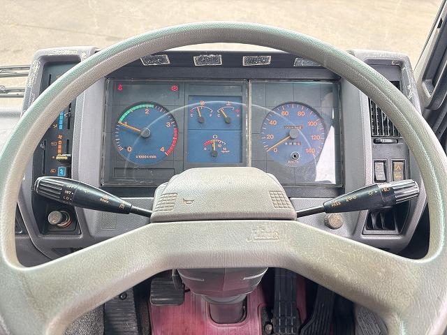 ヒノレンジャー 　クレーン付ハイジャッキ　上物前田製　３段ブーム　２．９ｔ吊り　フックイン　ロングジャッキ　荷台寸法４５９×２１０×１９　荷台床板張り　積載２．５ｔ　フルタイム４ＷＤ♪　生エンジン（21枚目）