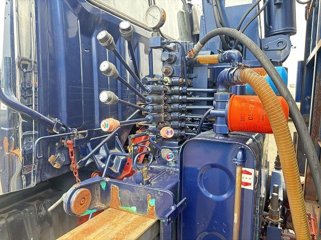 ヒノレンジャー 　クレーン付ハイジャッキ　上物前田製　３段ブーム　２．９ｔ吊り　フックイン　ロングジャッキ　荷台寸法４５９×２１０×１９　荷台床板張り　積載２．５ｔ　フルタイム４ＷＤ♪　生エンジン（37枚目）