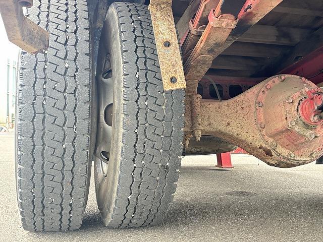 ヒノレンジャー 　クレーン付ハイジャッキ　上物前田製　３段ブーム　２．９ｔ吊り　フックイン　ロングジャッキ　荷台寸法４５９×２１０×１９　荷台床板張り　積載２．５ｔ　フルタイム４ＷＤ♪　生エンジン（62枚目）