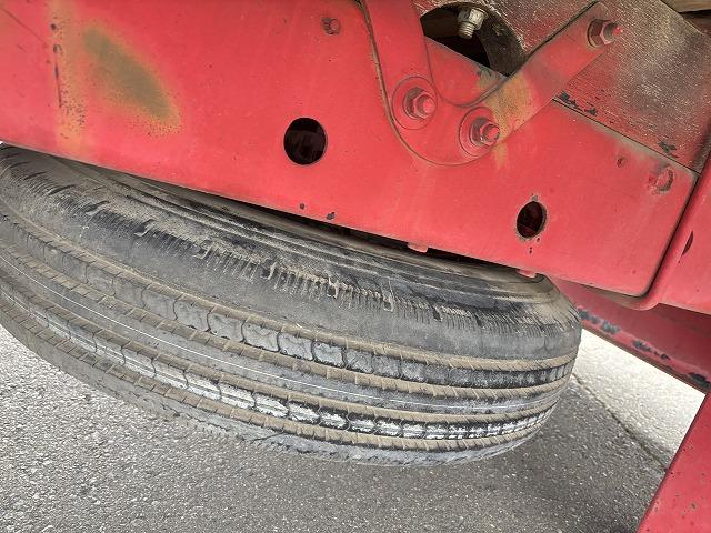 ヒノレンジャー 　クレーン付ハイジャッキ　上物前田製　３段ブーム　２．９ｔ吊り　フックイン　ロングジャッキ　荷台寸法４５９×２１０×１９　荷台床板張り　積載２．５ｔ　フルタイム４ＷＤ♪　生エンジン（64枚目）