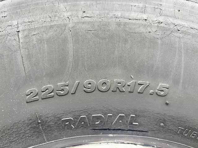 ヒノレンジャー 　クレーン付ハイジャッキ　上物前田製　３段ブーム　２．９ｔ吊り　フックイン　ロングジャッキ　荷台寸法４５９×２１０×１９　荷台床板張り　積載２．５ｔ　フルタイム４ＷＤ♪　生エンジン（66枚目）