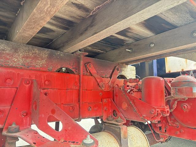 ヒノレンジャー 　クレーン付ハイジャッキ　上物前田製　３段ブーム　２．９ｔ吊り　フックイン　ロングジャッキ　荷台寸法４５９×２１０×１９　荷台床板張り　積載２．５ｔ　フルタイム４ＷＤ♪　生エンジン（69枚目）