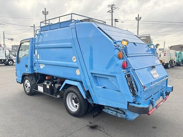 エルフトラック 塵芥車/パッカー車 プレス式 上物新明和製 容量4.2立米 積載2t 連続スイッチ 汚水タンク 走行7.8万km 5速ミッション(4枚目)