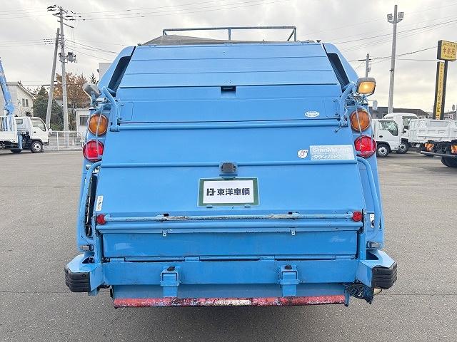 エルフトラック 塵芥車/パッカー車 プレス式 上物新明和製 容量4.2立米 積載2t 連続スイッチ 汚水タンク 走行7.8万km 5速ミッション(5枚目)