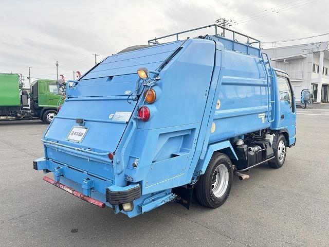 エルフトラック 塵芥車/パッカー車 プレス式 上物新明和製 容量4.2立米 積載2t 連続スイッチ 汚水タンク 走行7.8万km 5速ミッション(6枚目)