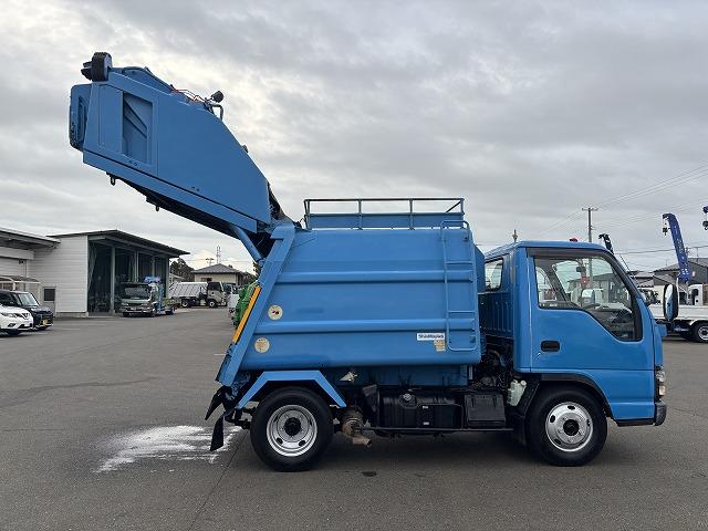 エルフトラック 塵芥車/パッカー車 プレス式 上物新明和製 容量4.2立米 積載2t 連続スイッチ 汚水タンク 走行7.8万km 5速ミッション(9枚目)