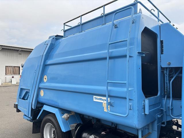 エルフトラック 塵芥車/パッカー車 プレス式 上物新明和製 容量4.2立米 積載2t 連続スイッチ 汚水タンク 走行7.8万km 5速ミッション(11枚目)