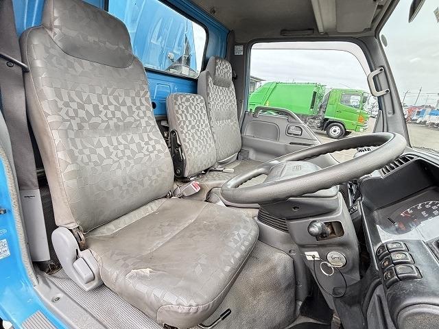 エルフトラック 塵芥車/パッカー車 プレス式 上物新明和製 容量4.2立米 積載2t 連続スイッチ 汚水タンク 走行7.8万km 5速ミッション(17枚目)