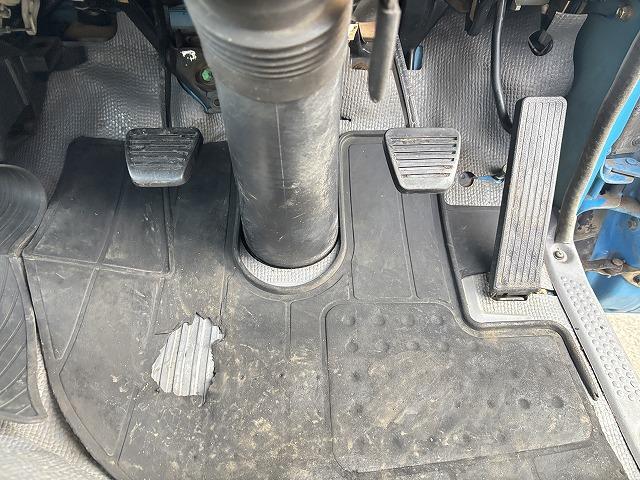 エルフトラック 塵芥車/パッカー車 プレス式 上物新明和製 容量4.2立米 積載2t 連続スイッチ 汚水タンク 走行7.8万km 5速ミッション(24枚目)