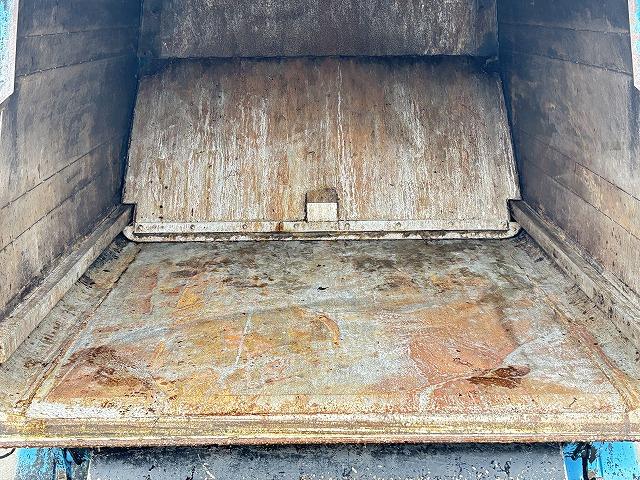 エルフトラック 塵芥車/パッカー車 プレス式 上物新明和製 容量4.2立米 積載2t 連続スイッチ 汚水タンク 走行7.8万km 5速ミッション(30枚目)