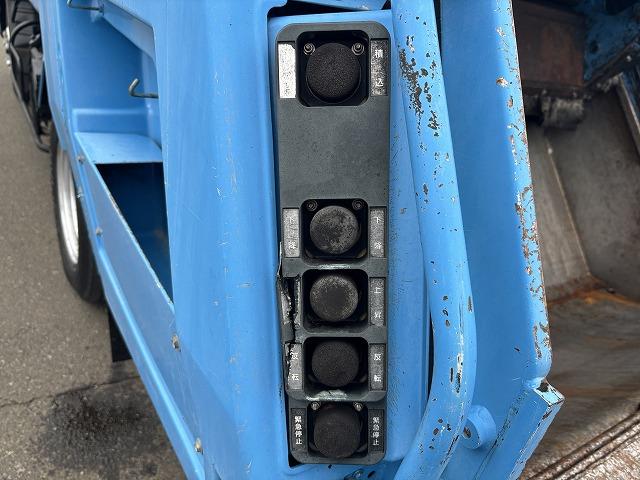 エルフトラック 塵芥車/パッカー車 プレス式 上物新明和製 容量4.2立米 積載2t 連続スイッチ 汚水タンク 走行7.8万km 5速ミッション(32枚目)
