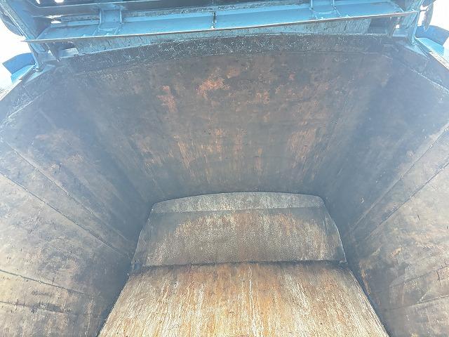 エルフトラック 塵芥車/パッカー車 プレス式 上物新明和製 容量4.2立米 積載2t 連続スイッチ 汚水タンク 走行7.8万km 5速ミッション(35枚目)