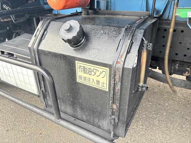 エルフトラック 塵芥車/パッカー車 プレス式 上物新明和製 容量4.2立米 積載2t 連続スイッチ 汚水タンク 走行7.8万km 5速ミッション(36枚目)