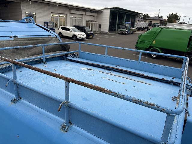 エルフトラック 塵芥車/パッカー車 プレス式 上物新明和製 容量4.2立米 積載2t 連続スイッチ 汚水タンク 走行7.8万km 5速ミッション(38枚目)